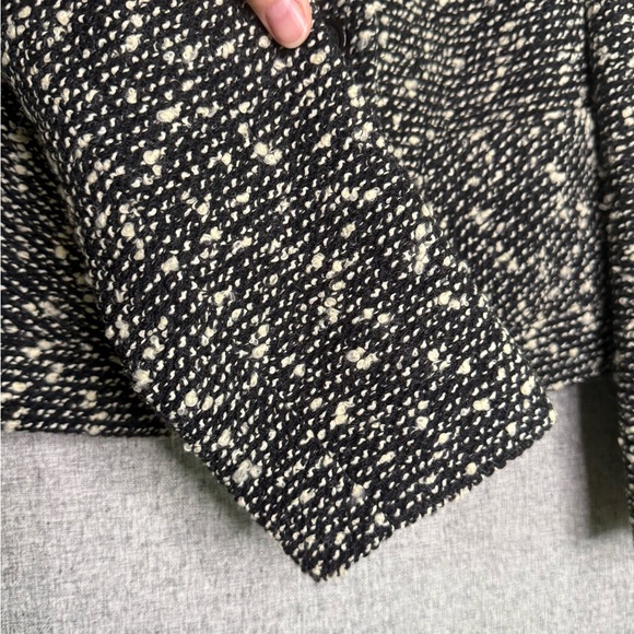 Newport News Black and Ivory Pebbled Tweed Wool Blend Blazer Size 6 - Picture 4 of 7